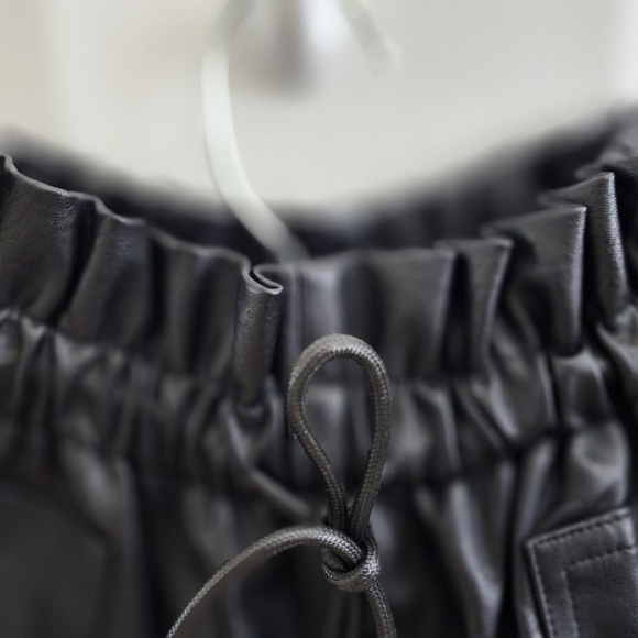 Women’s High Waisted Wide Leg Black Faux Leather Shorts Pockets Size X-SMALL - Picture 8 of 9